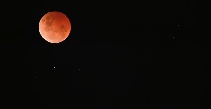 红月亮现身！澳大利亚韩国新西兰等全球多地均观测到月全食景观，下一次要等到2025年
